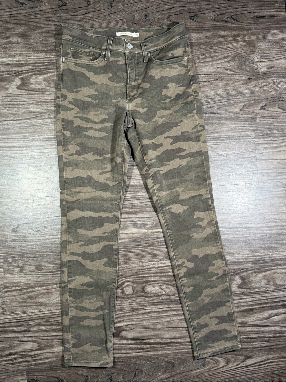 LEVI’S LEVI STRAUSS 311 Shaping Skinny CAMO Mid Rise Stretch Jeans 28